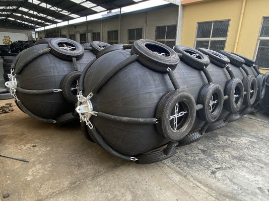 गुणवत्ता  Galvanized Accessories Ship Rubber Fender 80kpa Pneumatic Yokohama Marine Fenders कारखाना