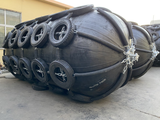 वायवीय योकोहामा रबर फेंडर चेन टायर नेट 3300mm X 6500mm इन्फ्लेटेबल बोट