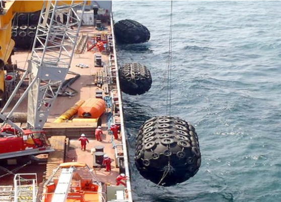 डॉक के लिए ओशन प्लैटफप्रम प्रोटेक्शन इन्फ्लेटेबल बोट फेंडर 0.05mpa रबर फेंडर